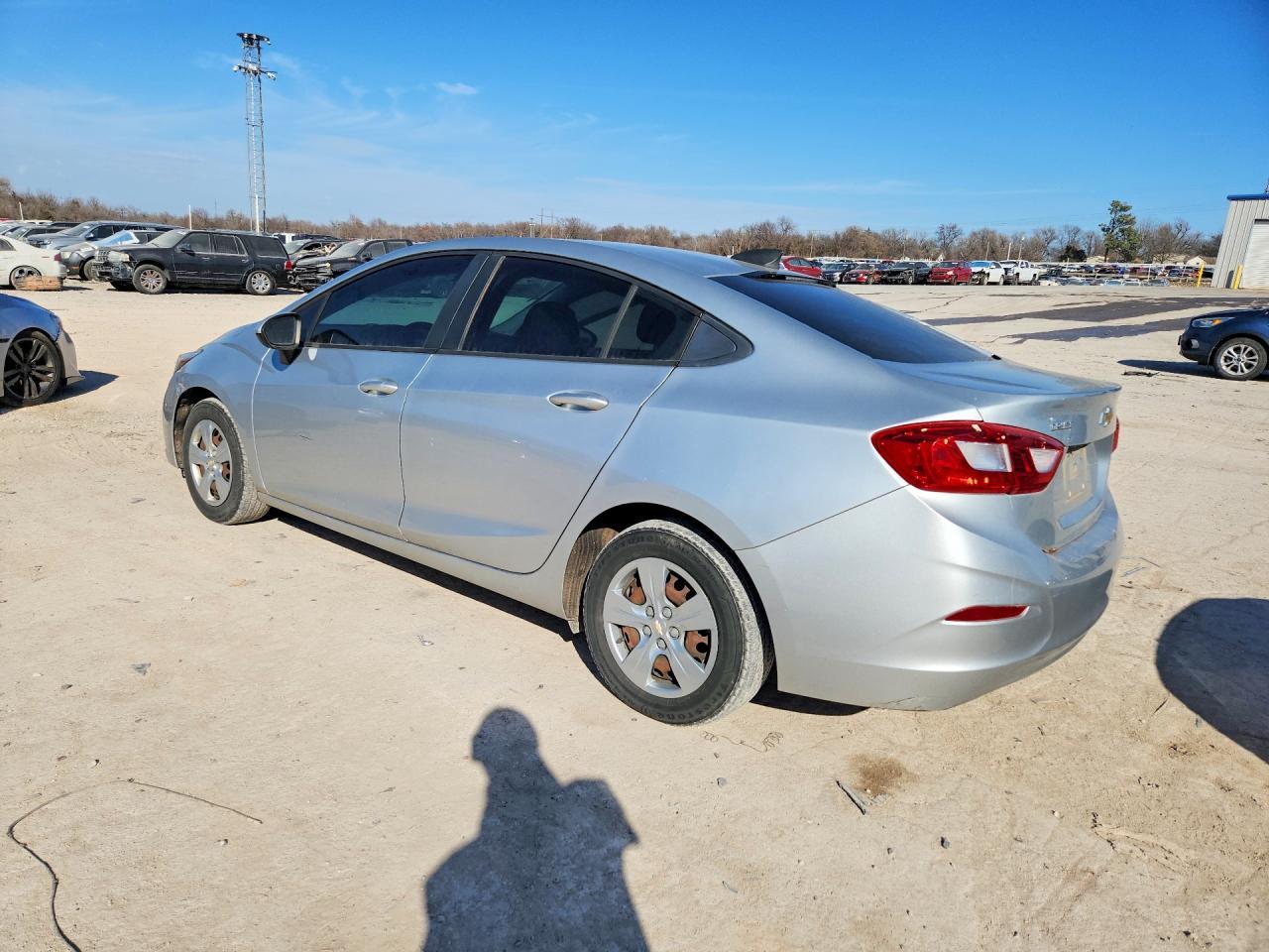 2017 Chevrolet Cruze Ls - Фото 2
