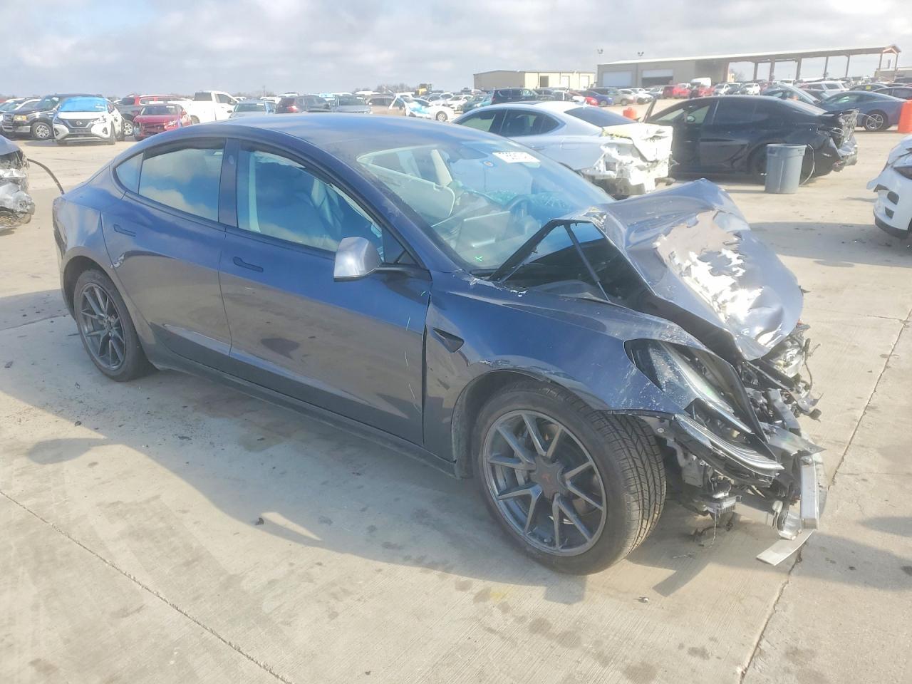 2022 Tesla Model 3 - Фото 4