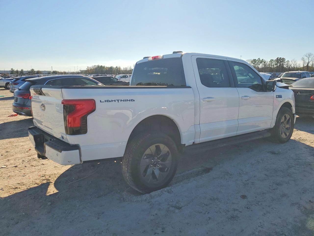 2025 Ford F150 Lightning Xlt - Фото 3