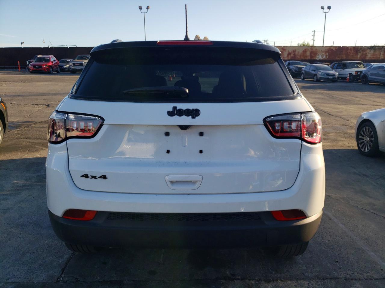 2023 Jeep Compass Latitude - Image 6
