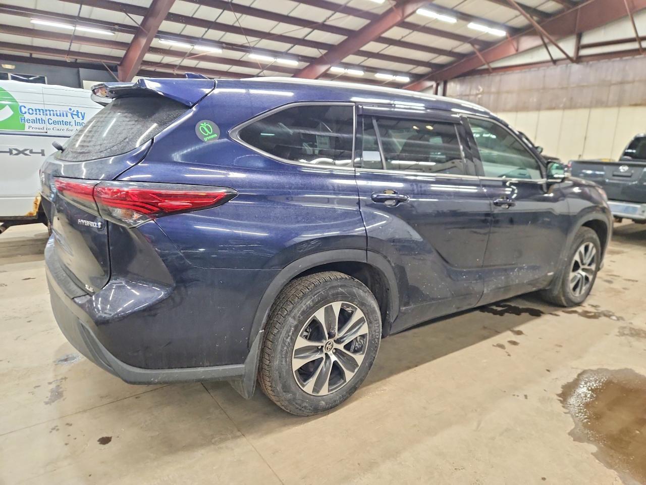 2022 Toyota Highlander Hybrid Xle - Image 3