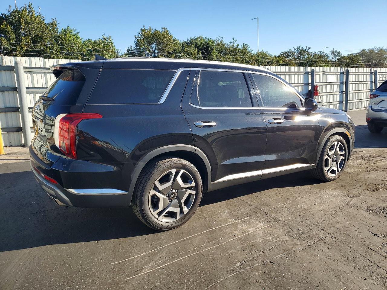 2023 Hyundai Palisade Limited - Фото 3