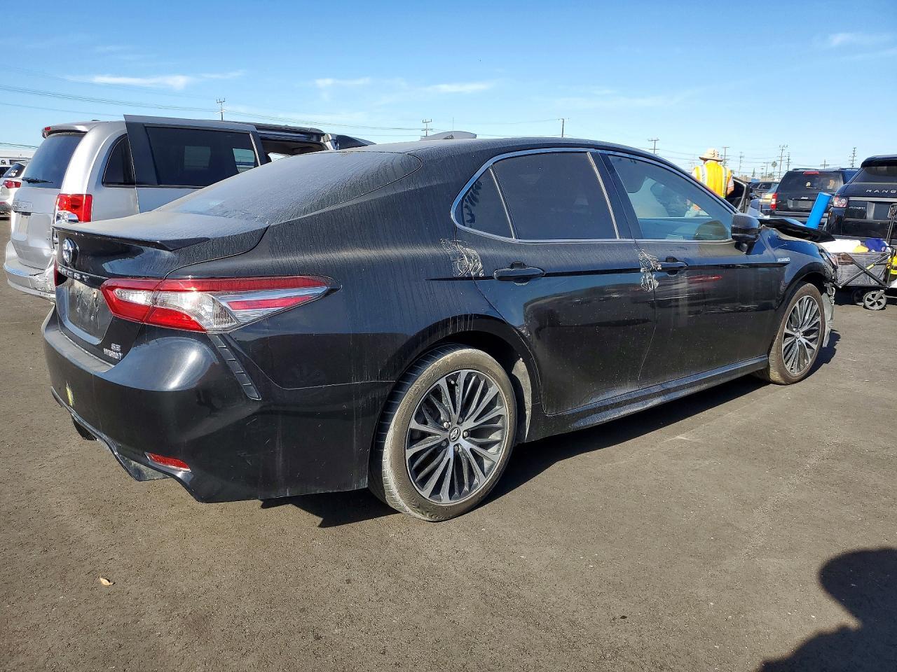 2019 Toyota Camry Hybrid - Фото 3