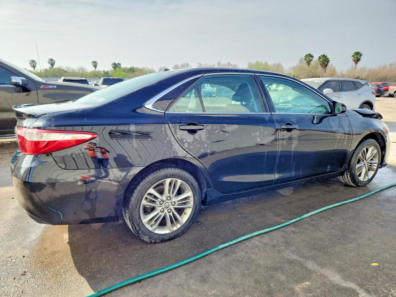2016 Toyota Camry Le - Фото 3