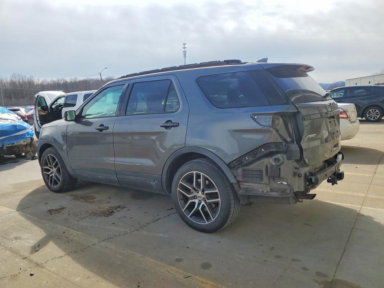 2016 Ford Explorer Sport - Фото 2