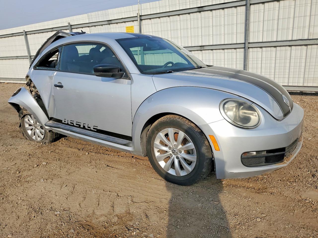 2013 Volkswagen Beetle - Image 4