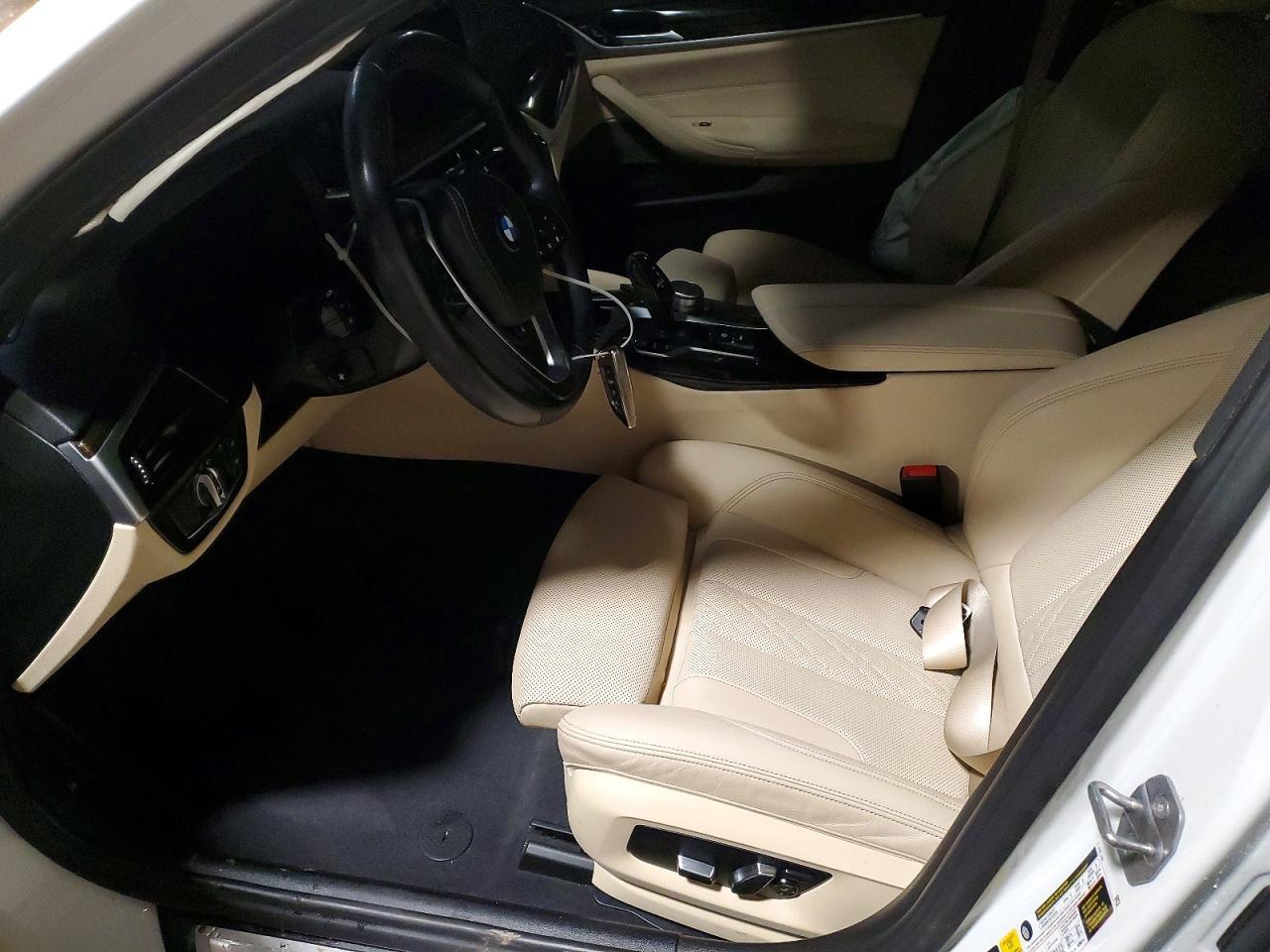 2022 BMW 530 Xi - Image 7