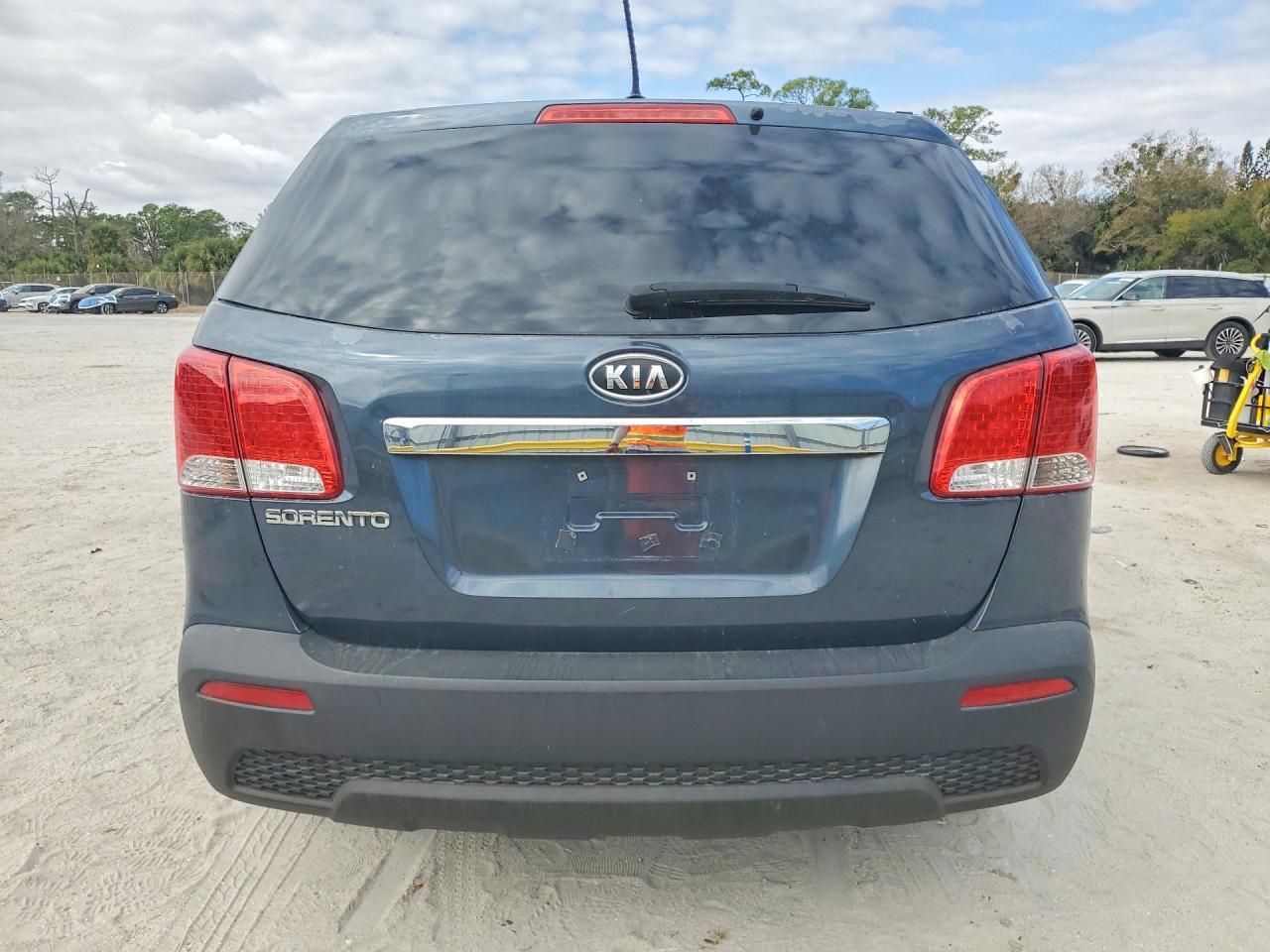 2011 Kia Sorento Base - Фото 6