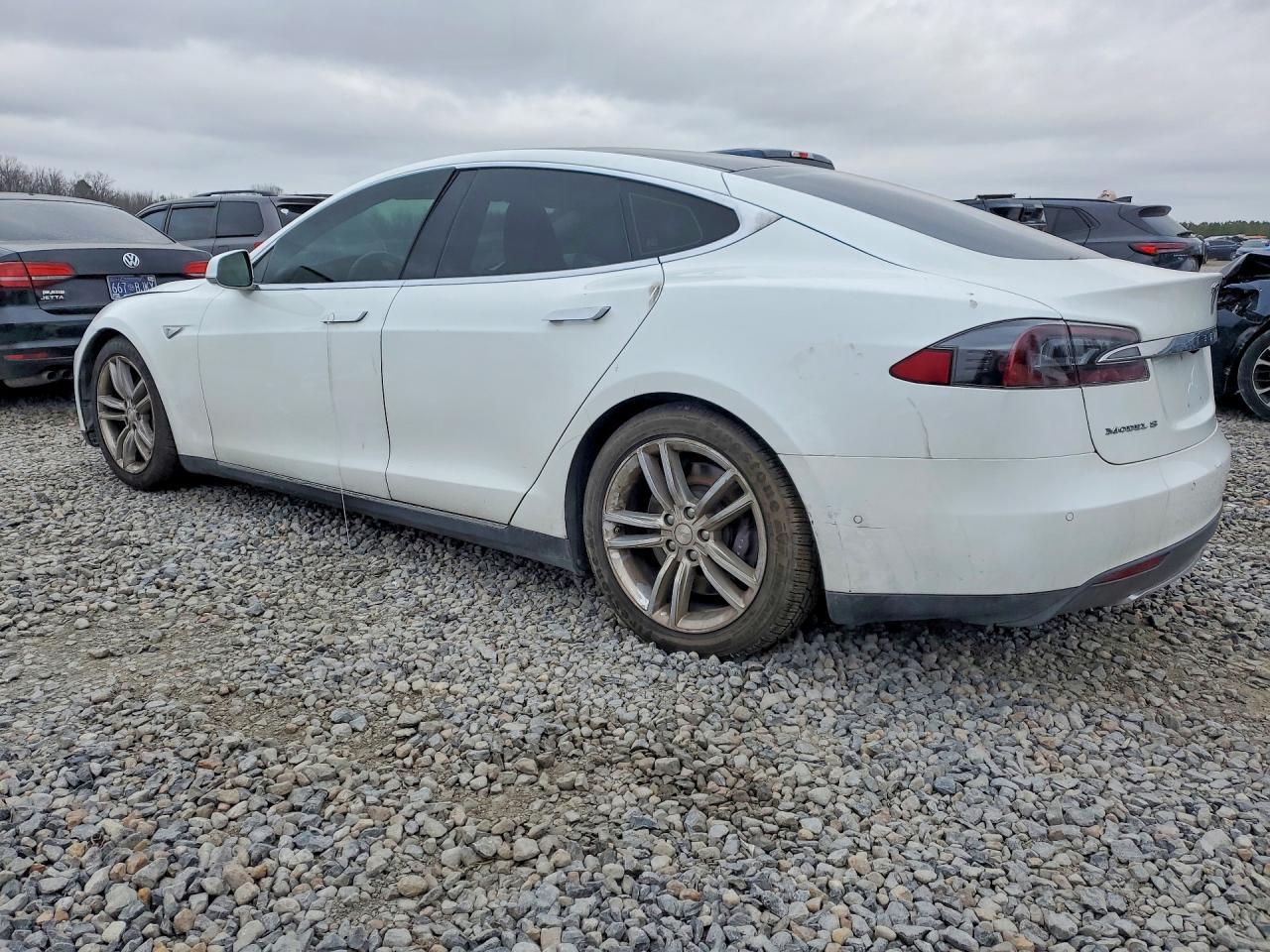 2014 Tesla Model S - Image 2