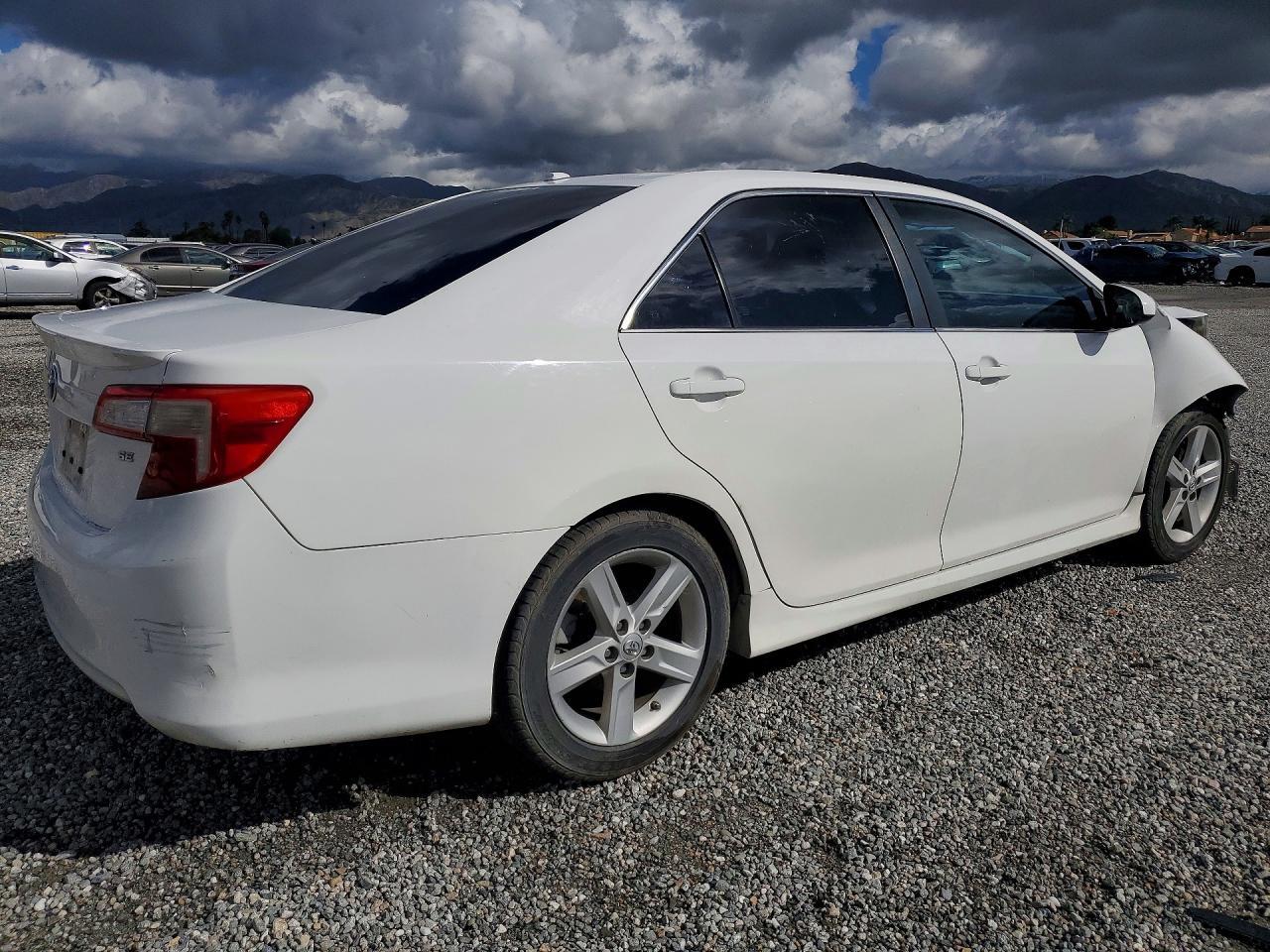 2014 Toyota Camry - Image 3