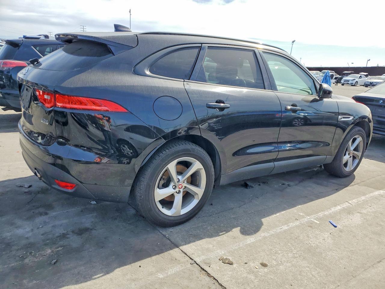 2017 Jaguar F-Pace Premium - Image 3