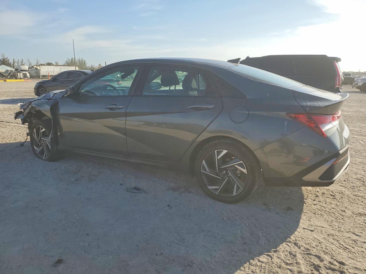 2025 Hyundai Elantra Sel Sport - Фото 2