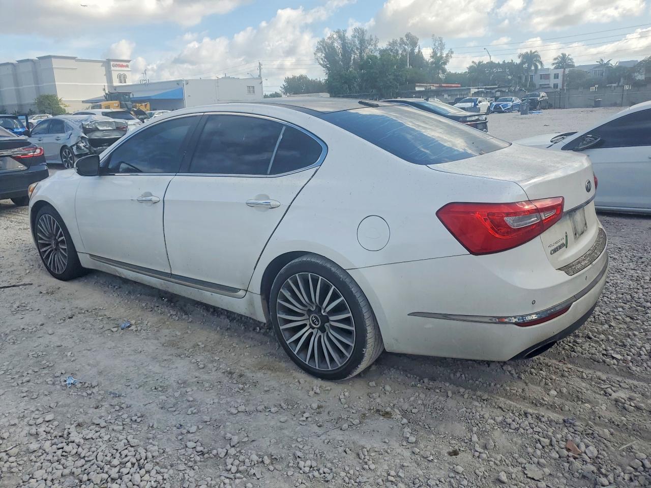 2015 Kia Cadenza Premium - Image 2