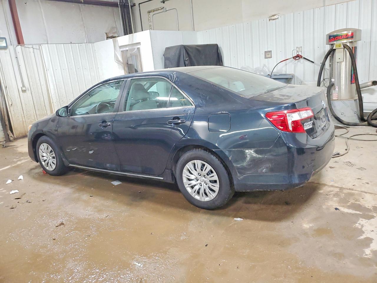 2014 Toyota Camry Le - Image 2