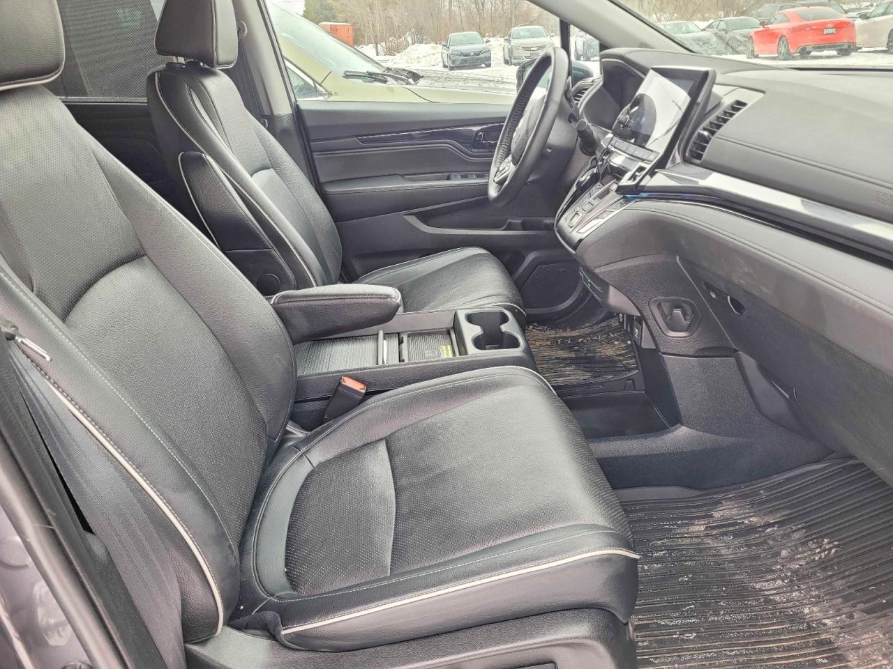 2024 Honda Odyssey Touring - Image 5