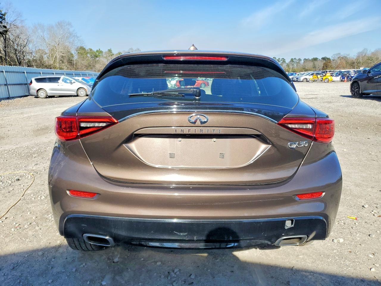 2017 Infiniti Qx30 Base - Image 6
