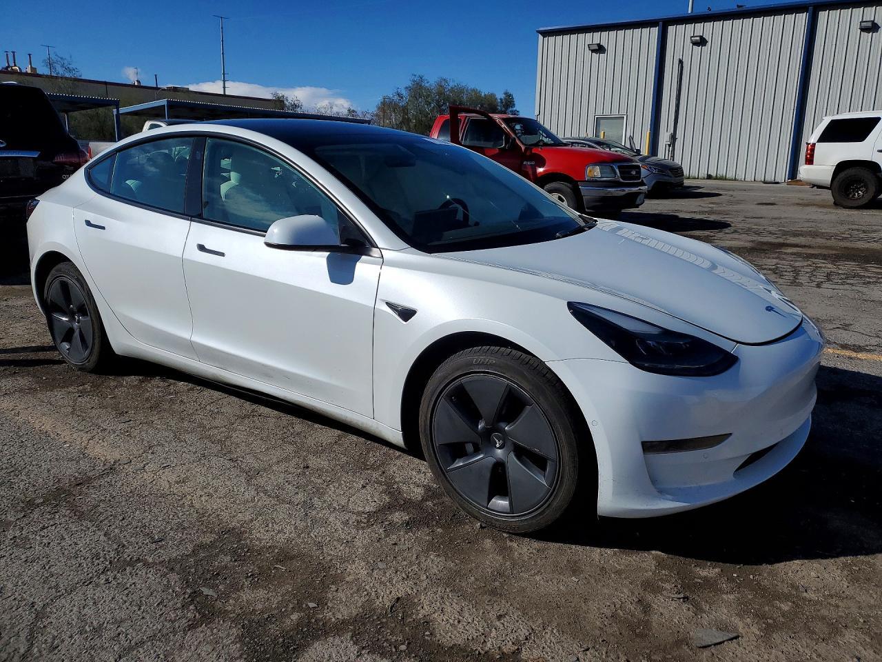 2022 Tesla Model 3 - Фото 4