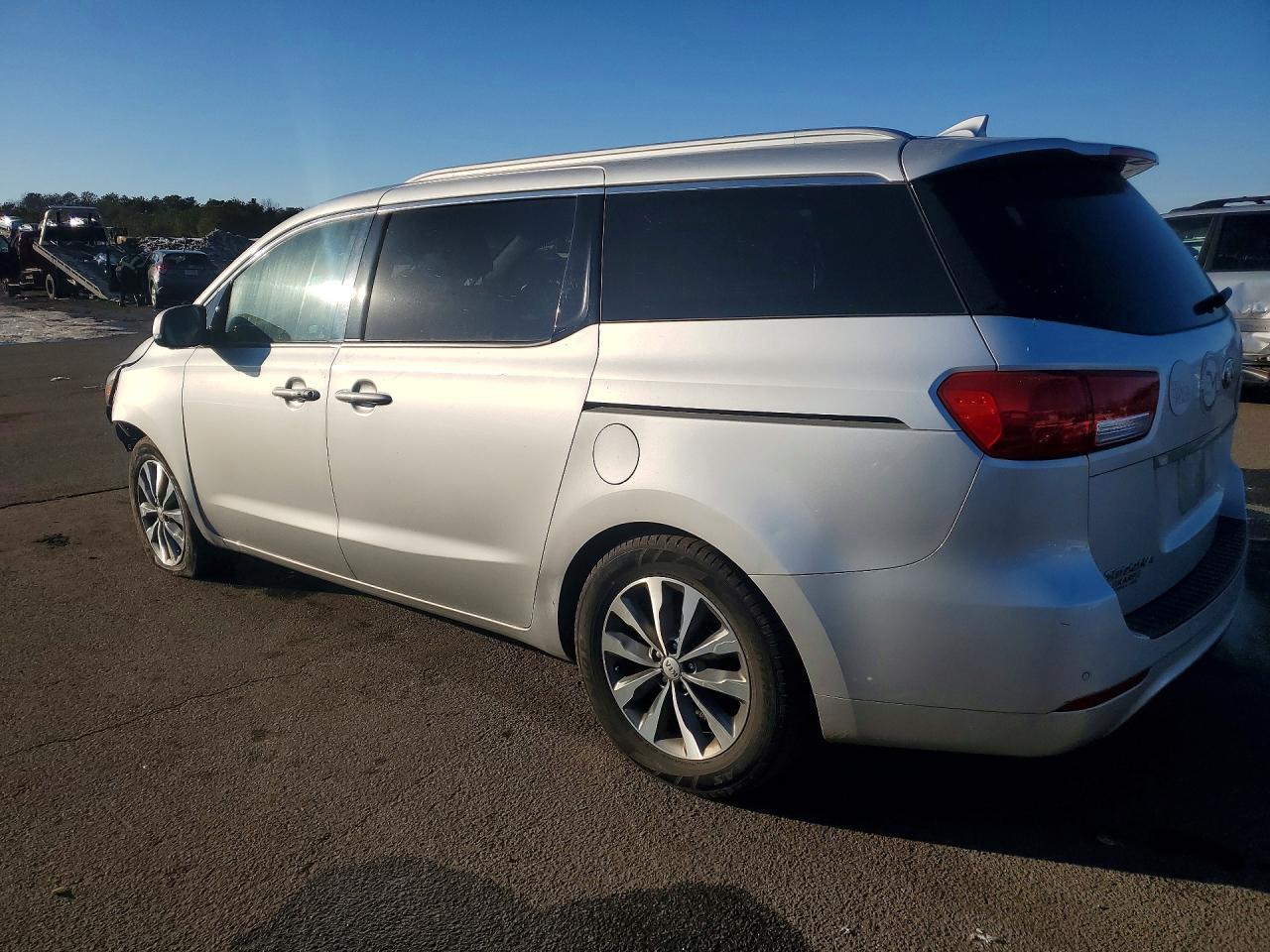 2016 Kia Sedona Ex - Фото 2