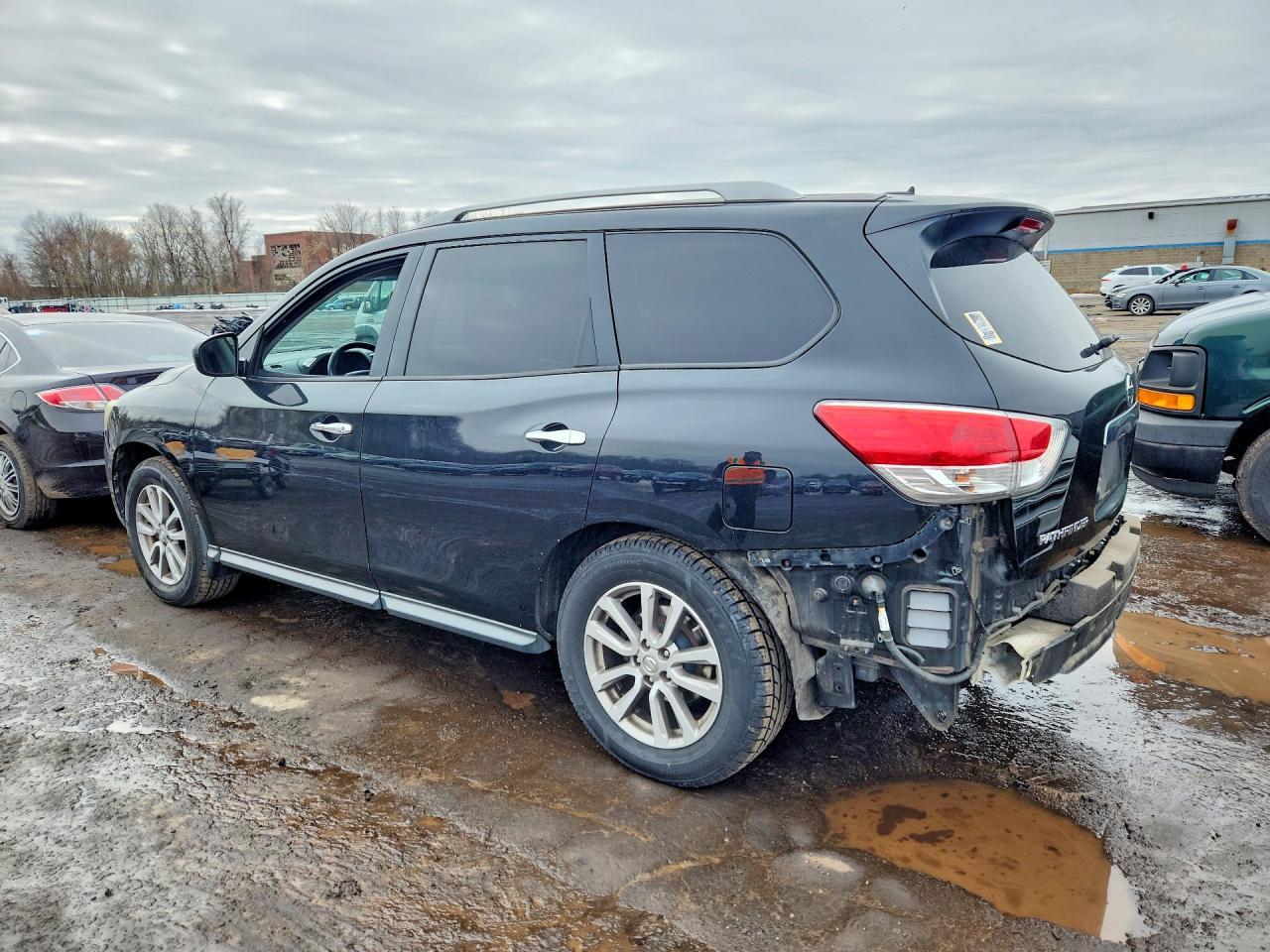 2015 Nissan Pathfinder S - Фото 2