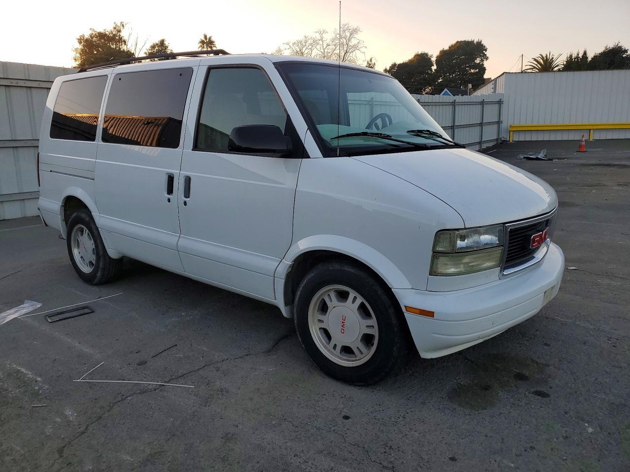 2003 GMC Safari - Фото 4