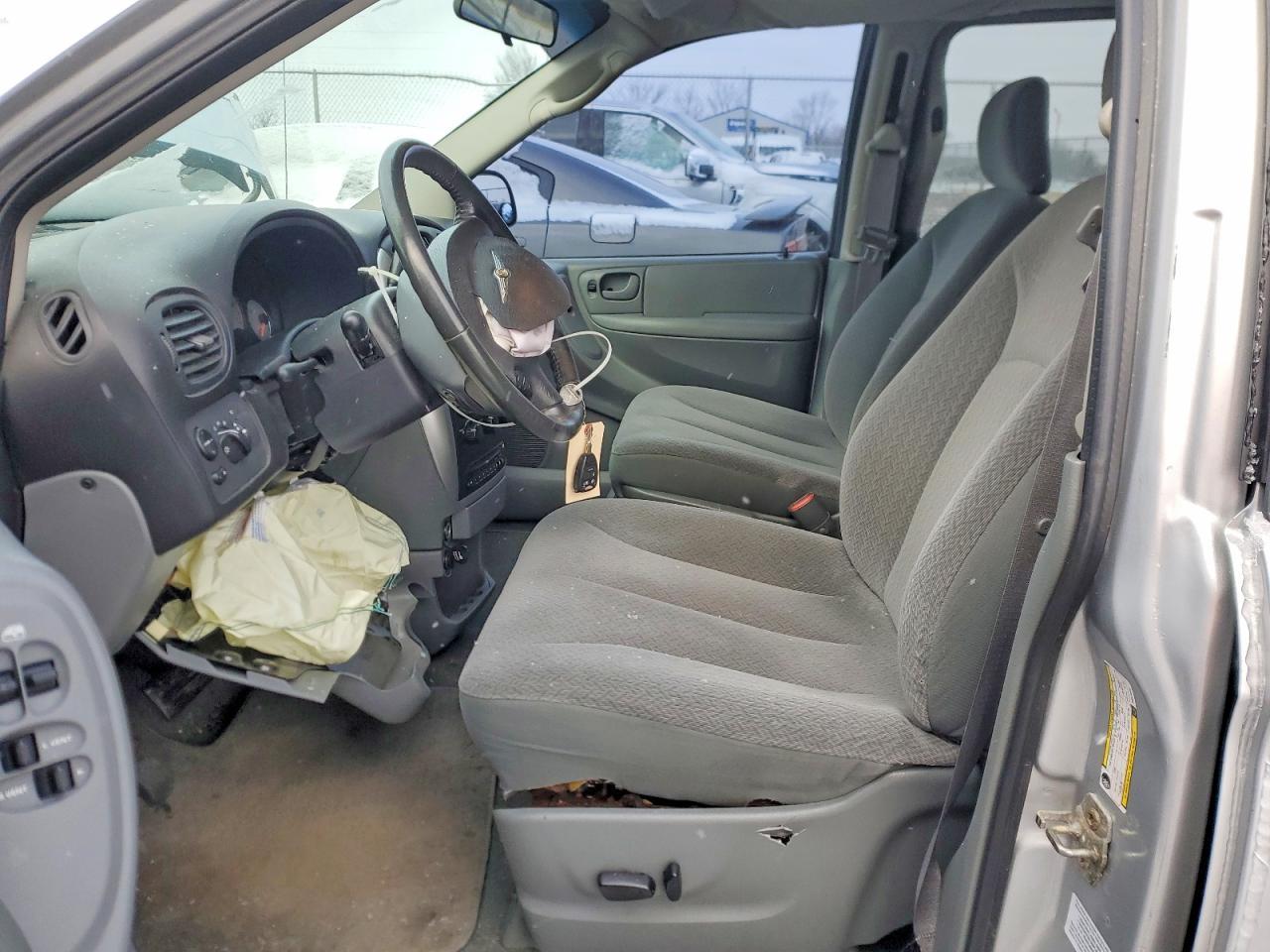 2005 Chrysler Town & Country Touring - Image 7