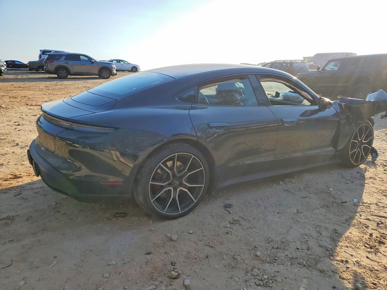 2025 Porsche Taycan 4S - Фото 3