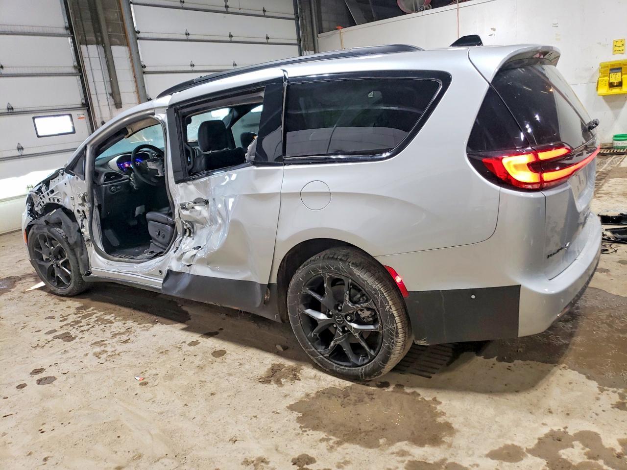 2024 Chrysler Pacifica Touring L - Фото 2