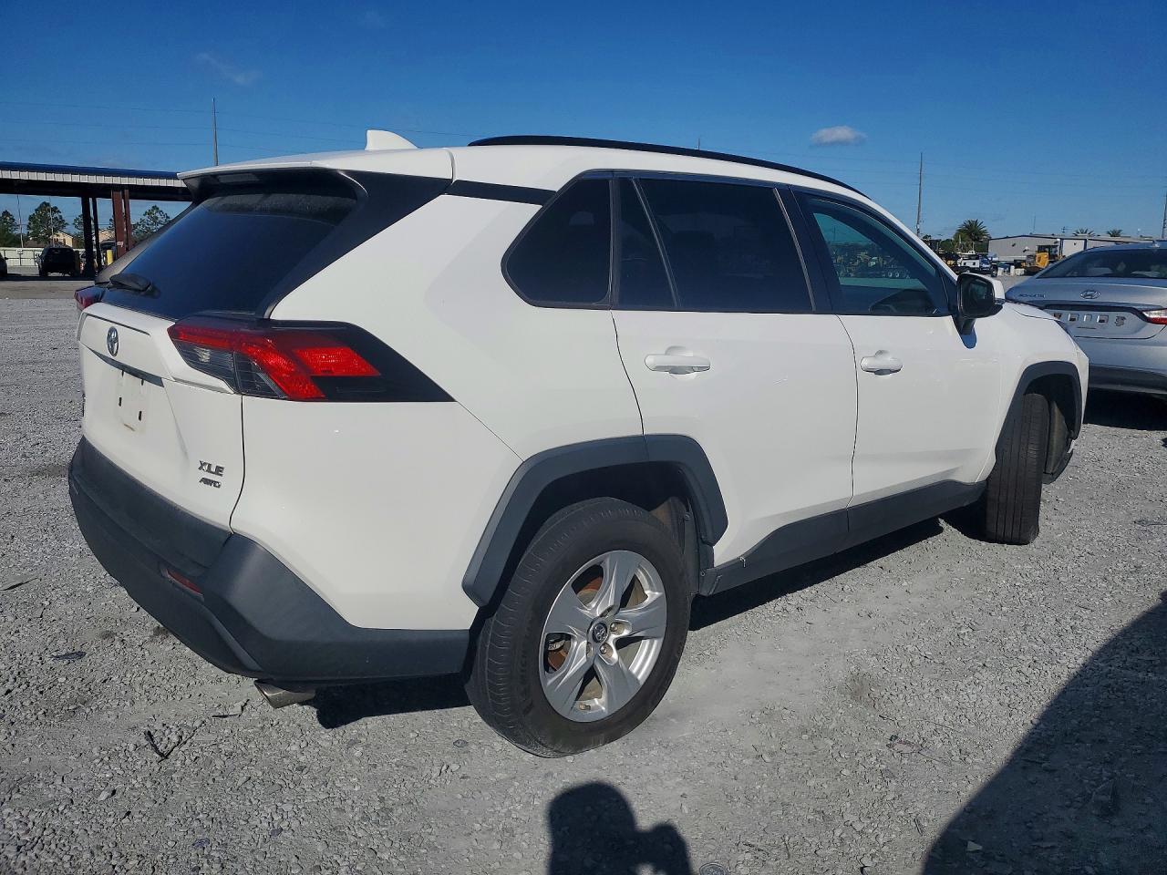 2019 Toyota Rav4 Xle - Image 3