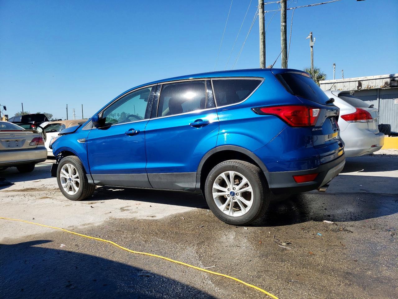 2019 Ford Escape Se - Фото 2