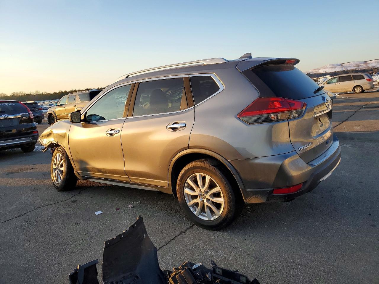 2018 Nissan Rogue S - Фото 2