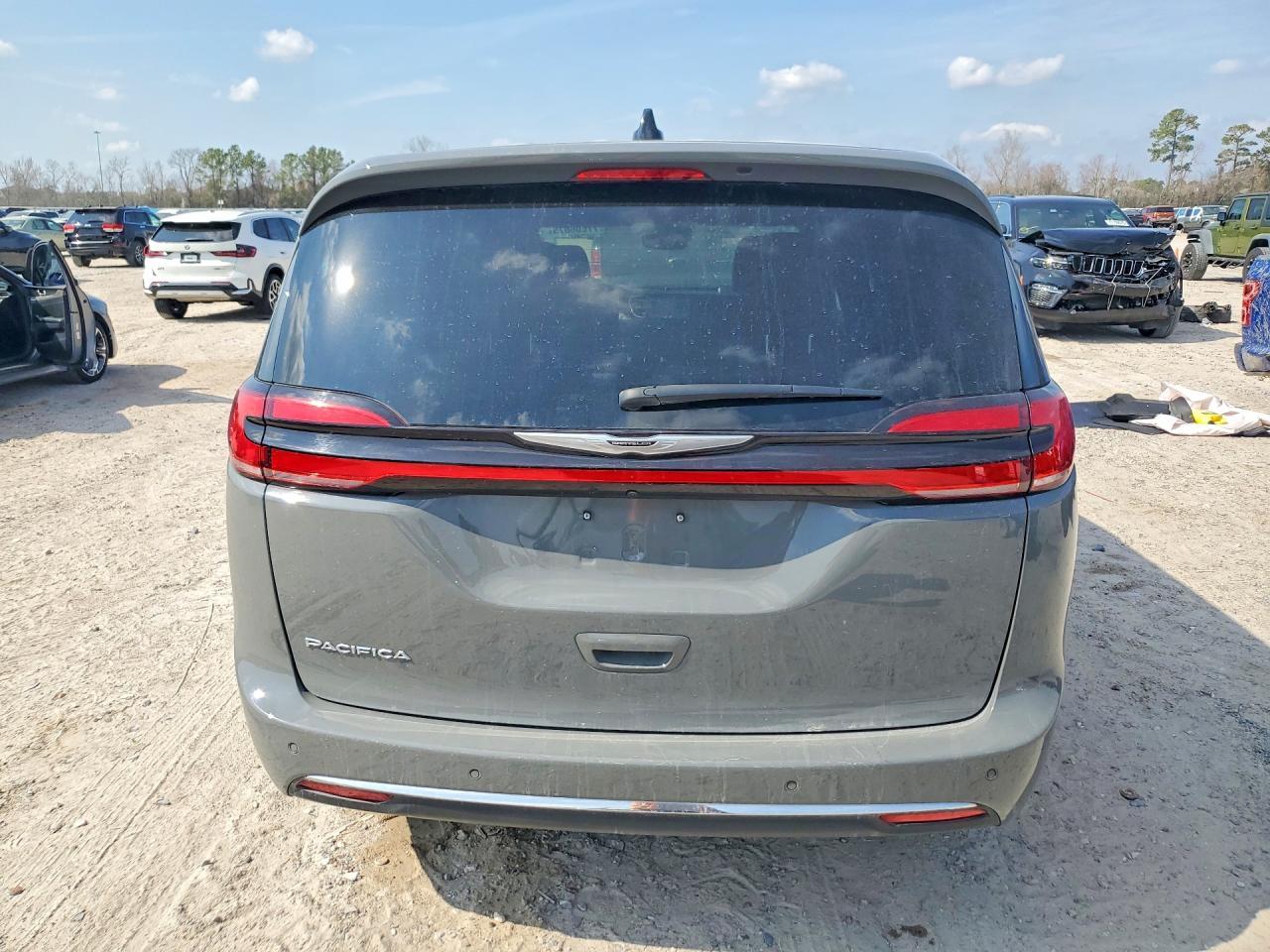 2025 Chrysler Pacifica Select - Image 6