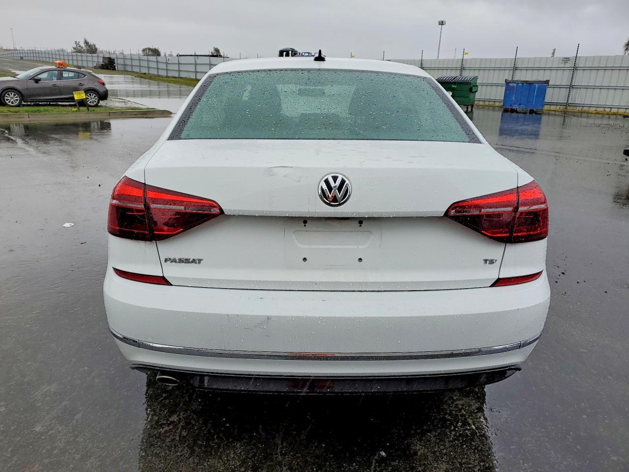 2018 Volkswagen Passat S - Фото 6