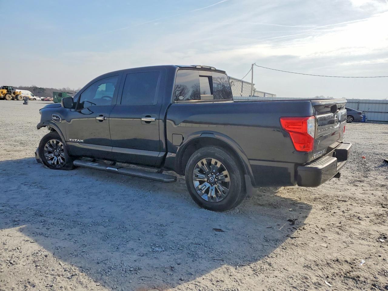 2017 Nissan Titan Sv - Фото 2
