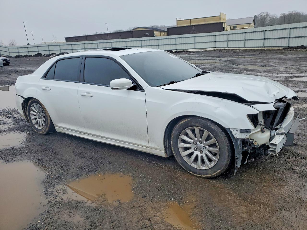 2017 Chrysler 300 S - Image 4