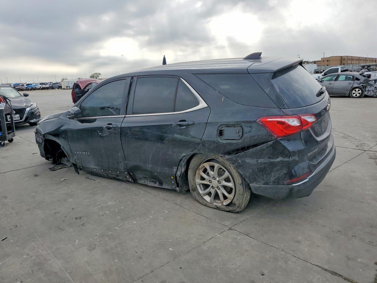 2021 Chevrolet Equinox Lt - Image 2