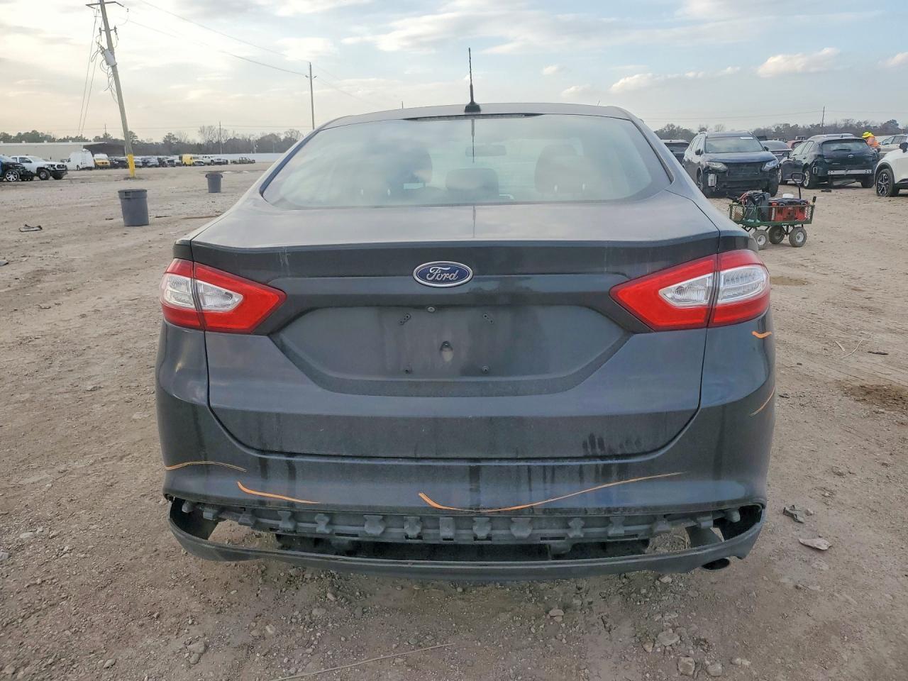 2015 Ford Fusion S - Фото 6