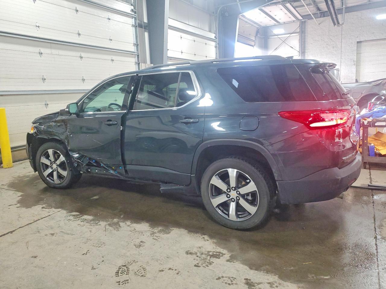 2021 Chevrolet Traverse Lt - Image 2