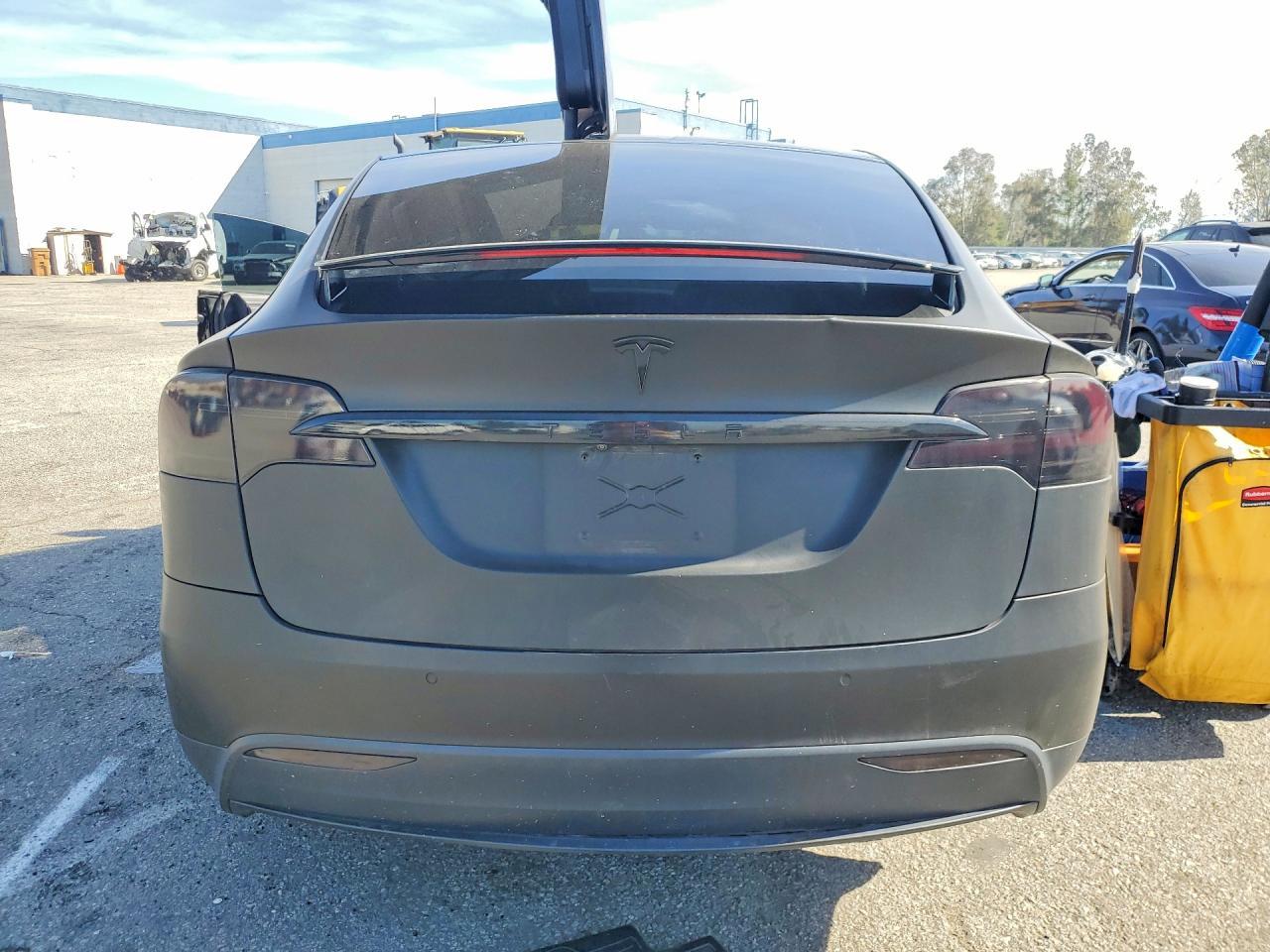 2020 Tesla Model X - Фото 6