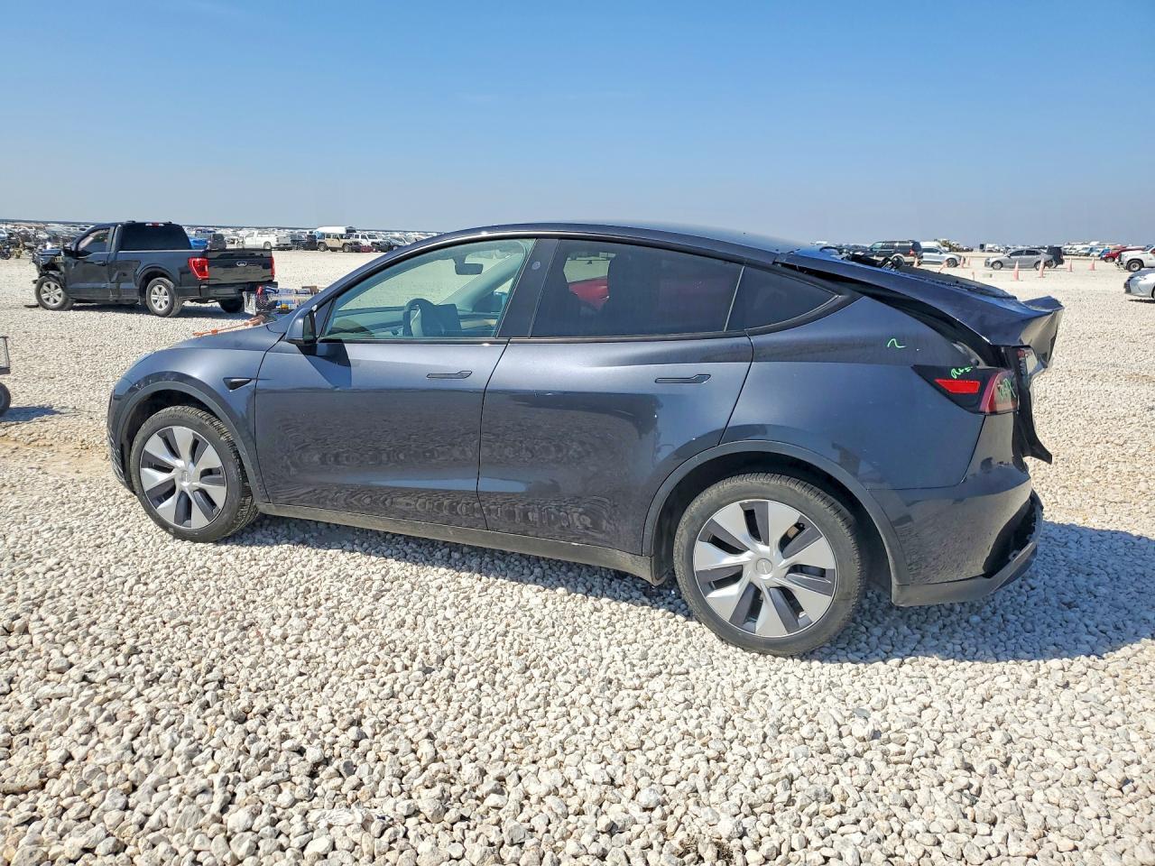 2024 Tesla Model Y - Фото 2
