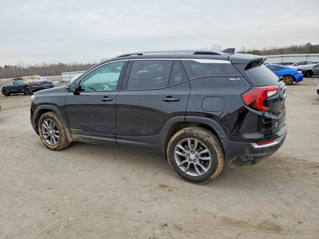 2024 GMC Terrain Slt - Image 2