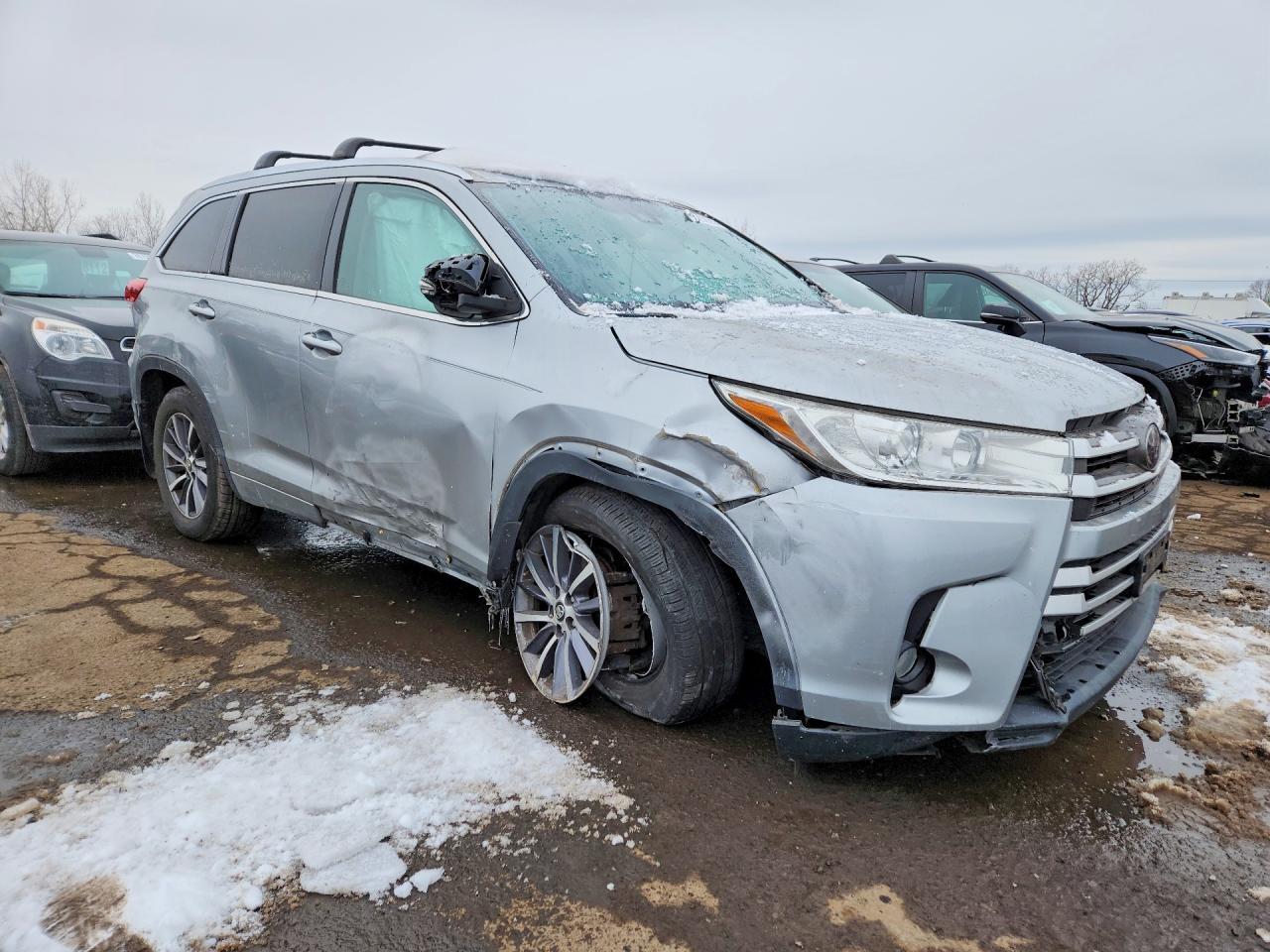2017 Toyota Highlander Se - Фото 4