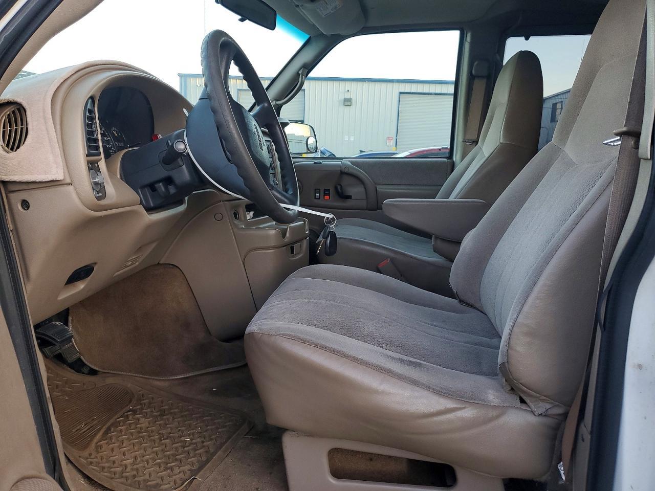 2003 GMC Safari - Фото 7