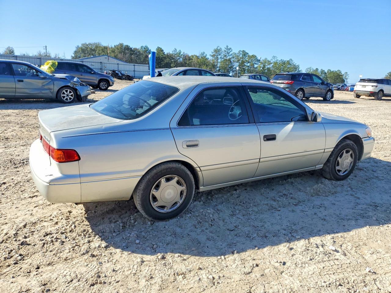 2000 Toyota Camry Ce - Фото 3