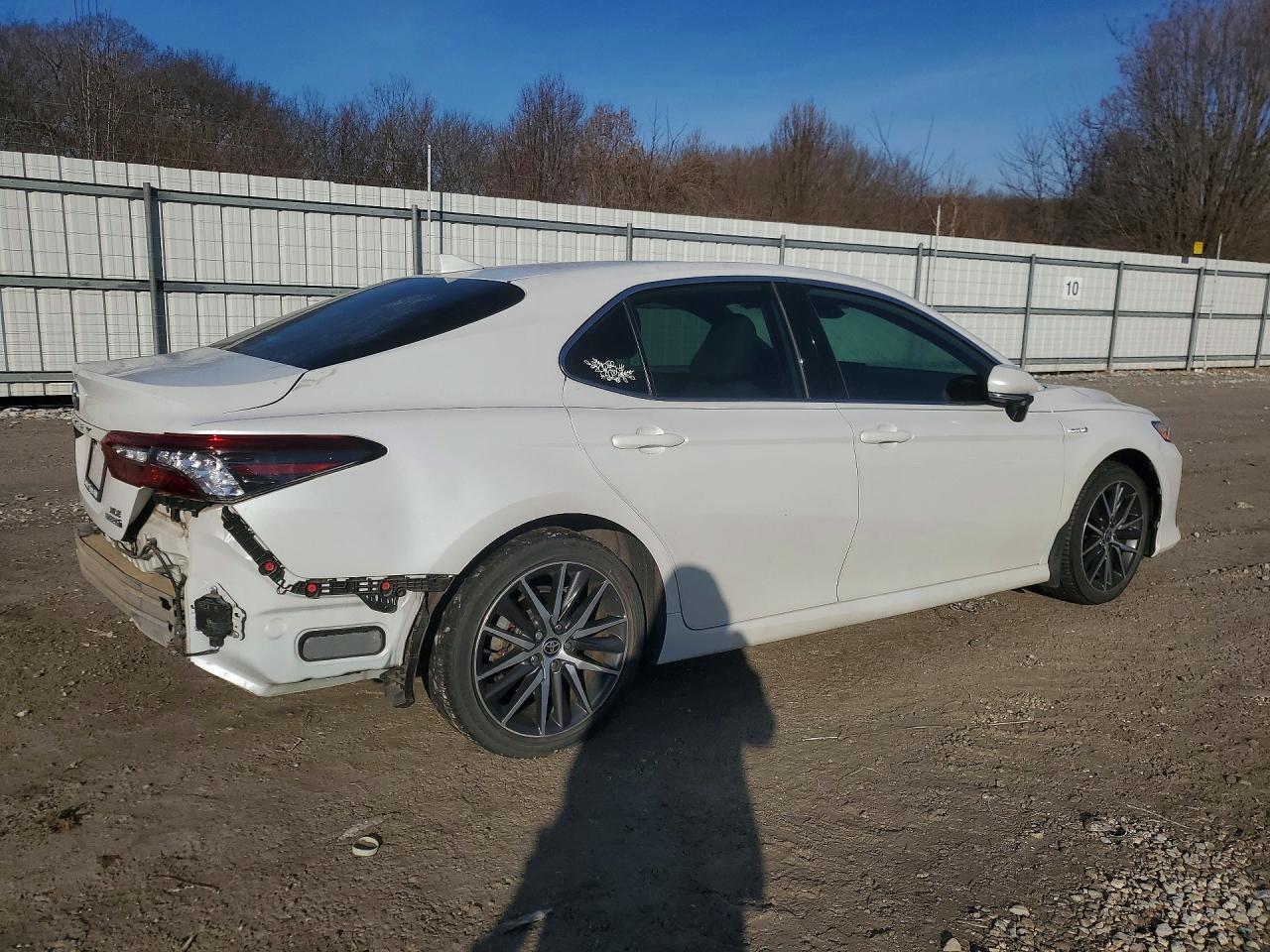 2021 Toyota Camry Xle - Фото 3