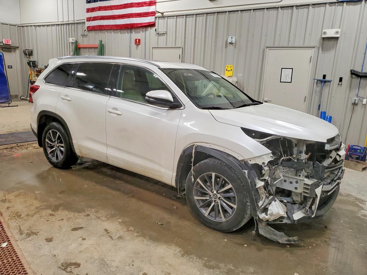 2017 Toyota Highlander Xle - Image 4