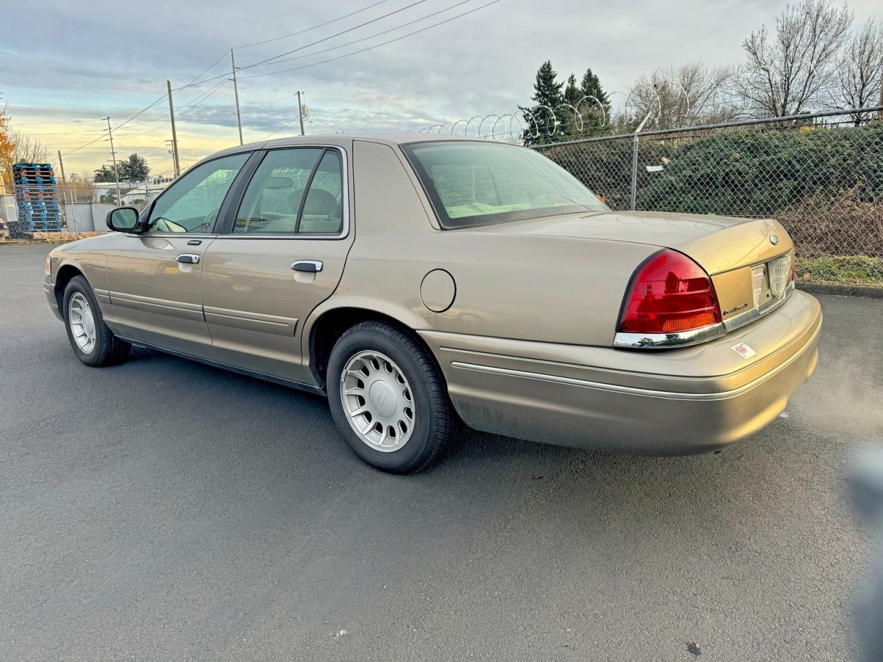 2001 Ford Crown Victoria Lx - Фото 3