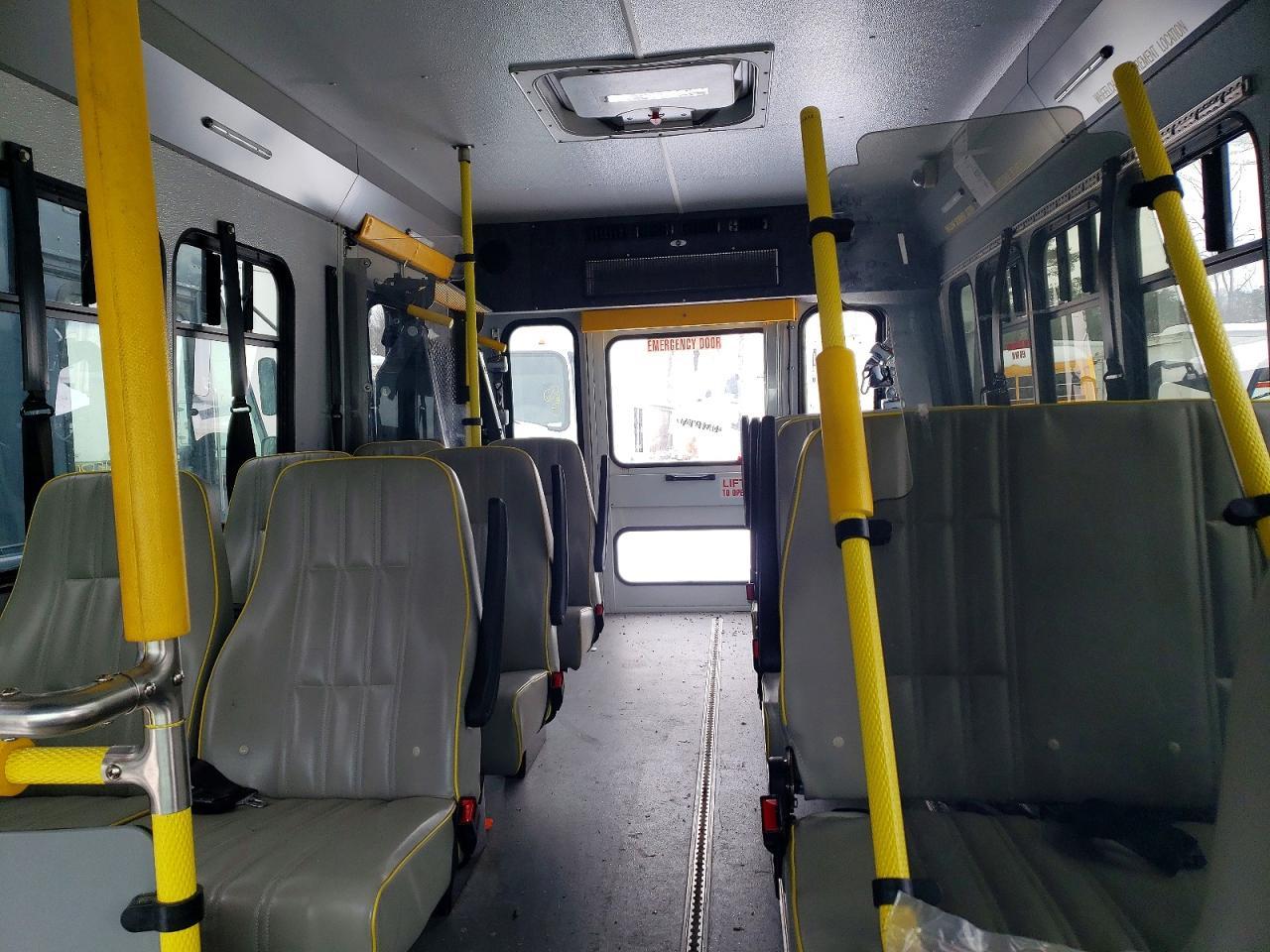 2019 Ford Econoline E-350 - Wheelchair Shuttle Bus ** Prior Fleet ** - Фото 6