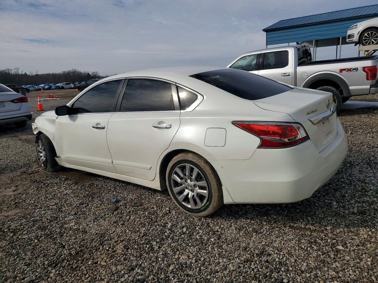 2015 Nissan Altima 2.5 - Image 2