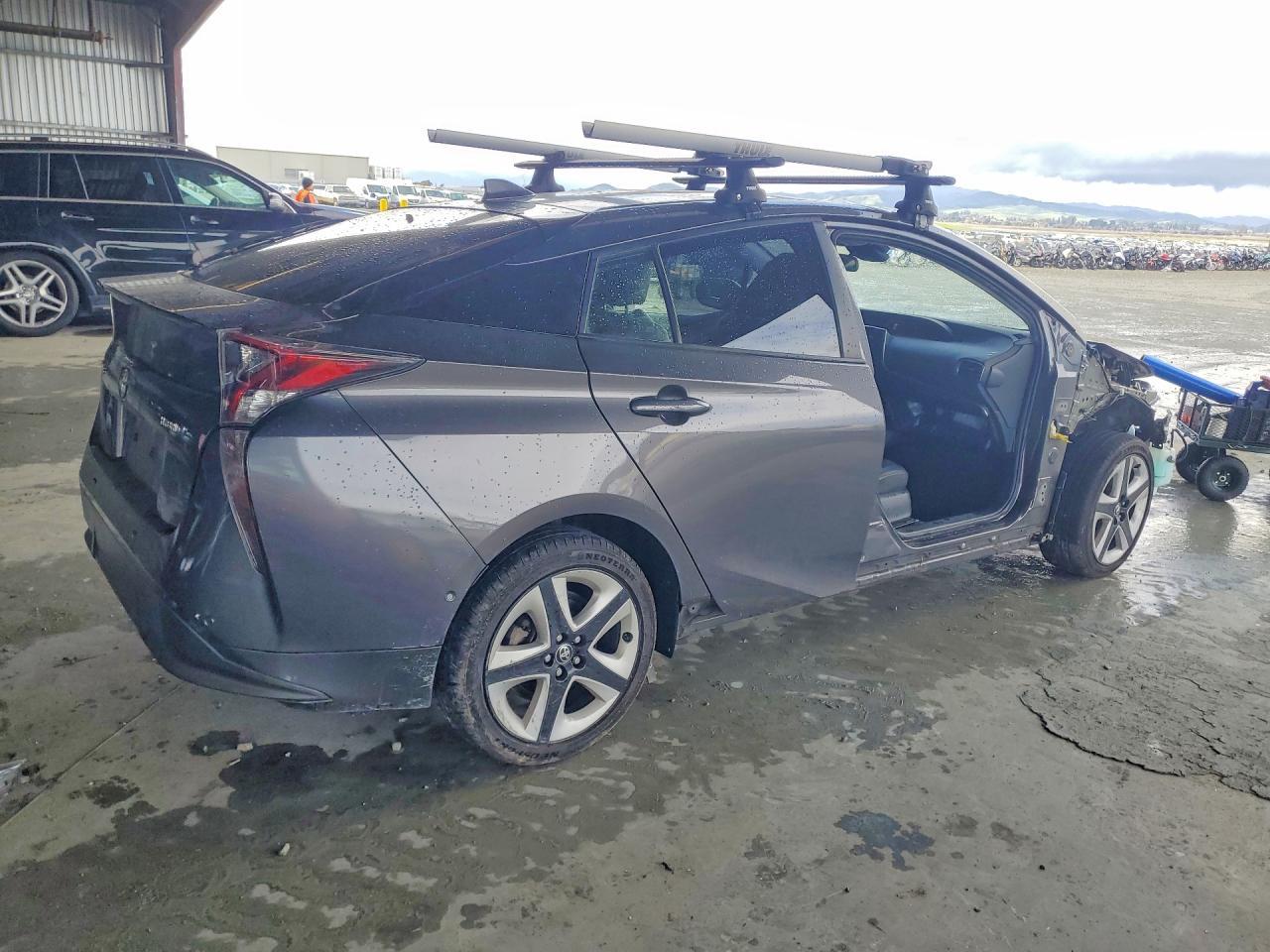 2018 Toyota Prius - Image 3