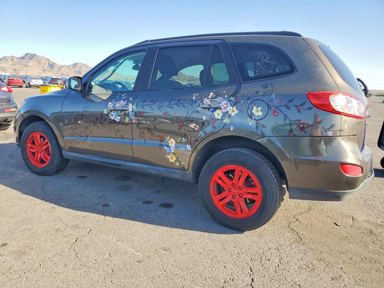 2012 Hyundai Santa Fe Gls - Image 2